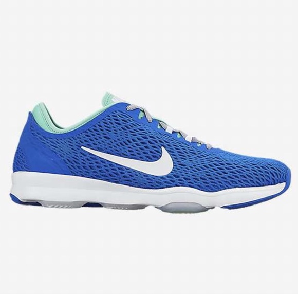 Nike Shoes - LAST CHANCE! Nike zoom fit woman’s training
